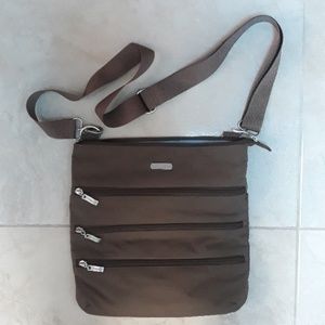 Baggallini crossbody bag